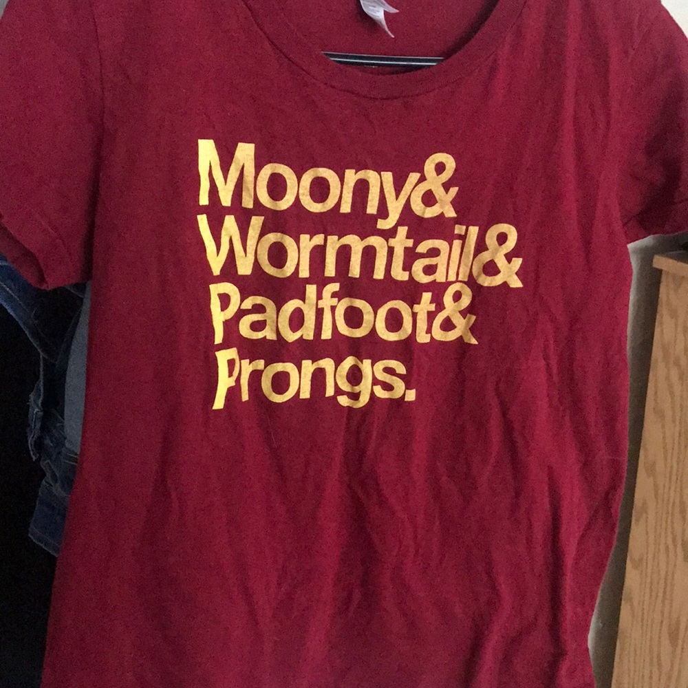 Short sleeved, red Harry Potter shirt